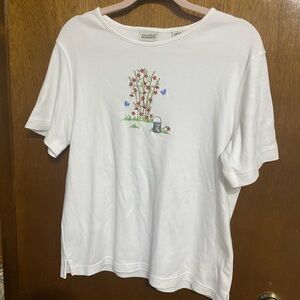 Classic Elements red short sleeve beach chairs embroidered.  Size Large.